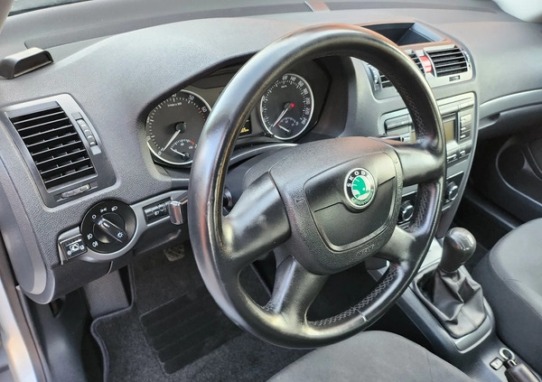 Skoda Octavia cena 21900 przebieg: 267000, rok produkcji 2012 z Poręba małe 106